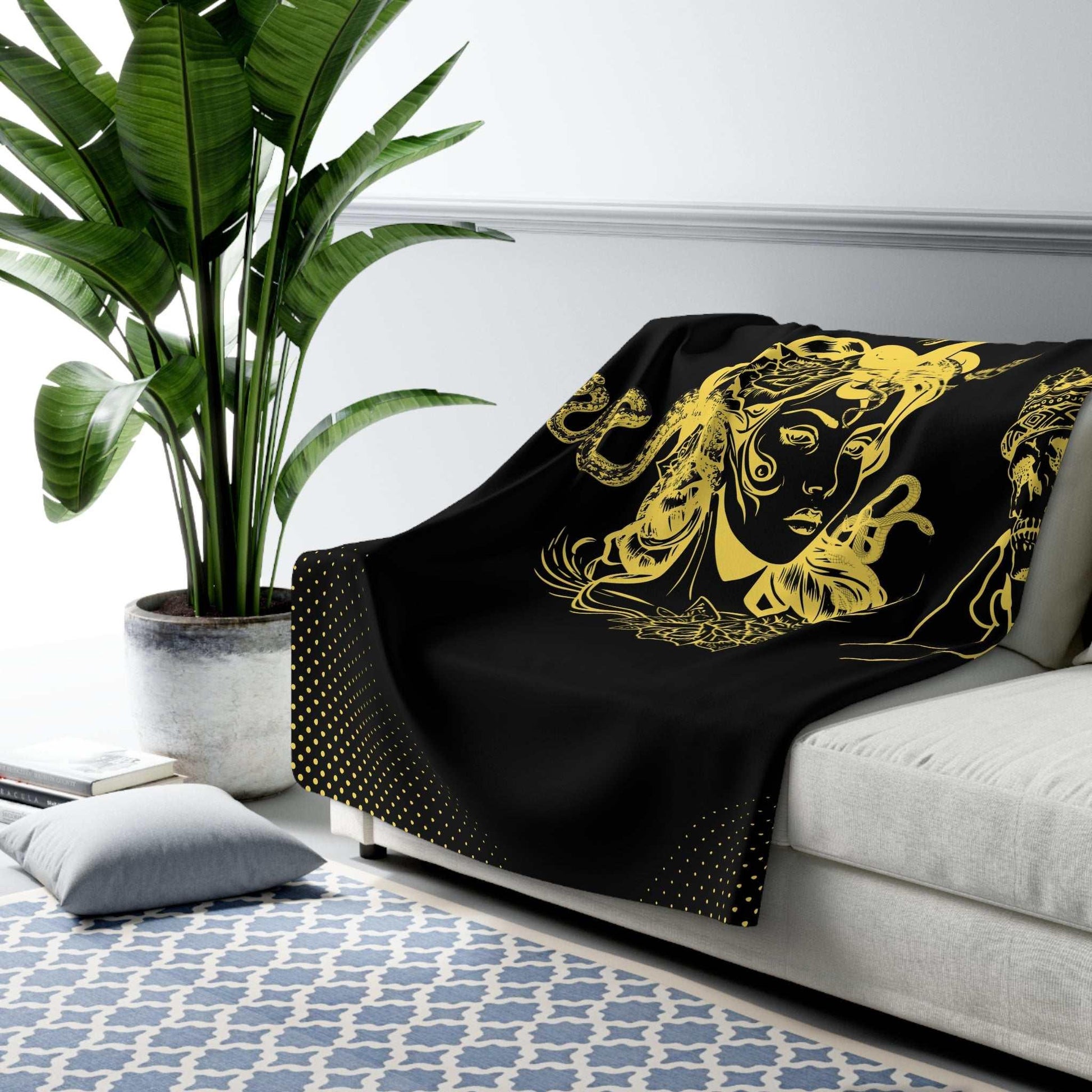 Medusa Design Cozy Fleece Blanket - GV by Good Vibes